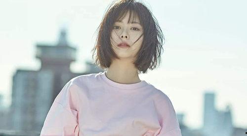 谭松韵母亲吃瓜视频播放,母女情深引关注