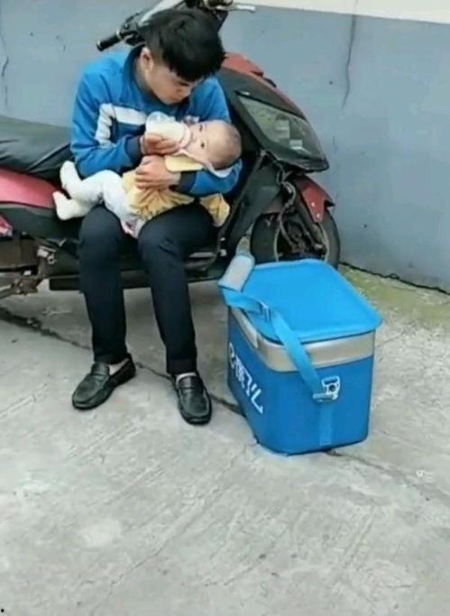 外卖小哥做吃瓜视频,街头热辣瞬间，揭秘美食江湖风云