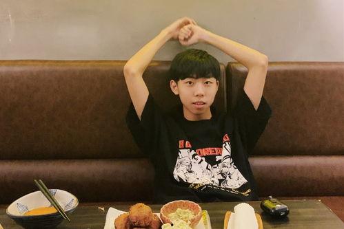 虎牙人吃瓜视频,人吃瓜视频，揭秘网络红人幕后生活