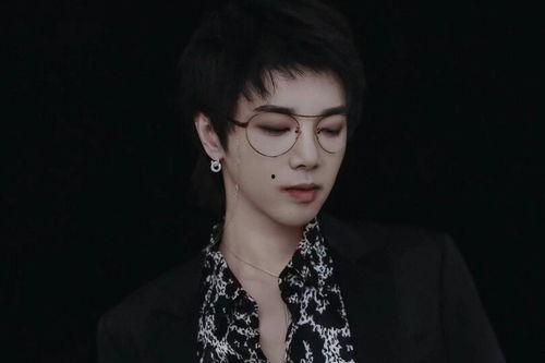 华晨宇吃瓜全过程视频,揭秘明星幕后趣事