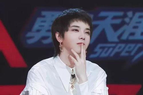 华晨宇吃瓜全过程视频,揭秘明星幕后趣事