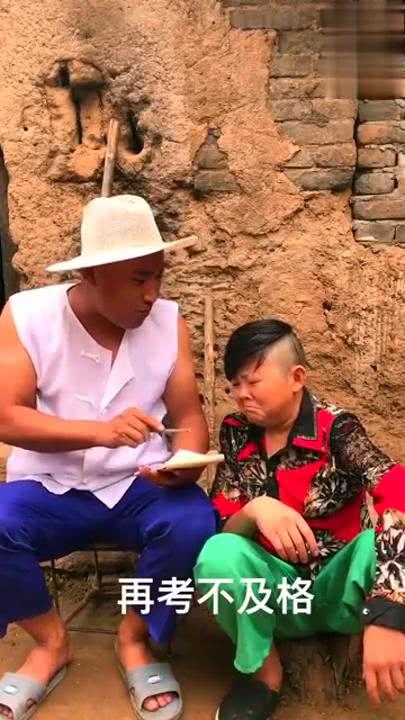 父子俩搞笑吃瓜视频,欢乐无限，笑料横生！