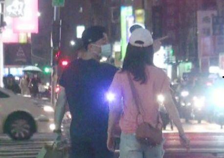 街头吵架夫妻吃瓜视频,吃瓜群众现场直播