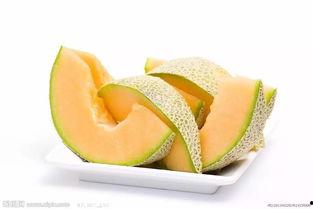 长颈鹿吃哈密瓜视频,哈密瓜成美食新宠