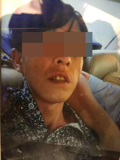 两个舅舅比赛吃瓜视频,瓜王诞生记