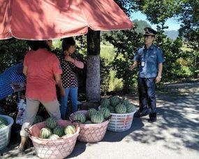 平安夜群众吃瓜视频,街头热辣视频曝光，民众欢聚共享欢乐时光