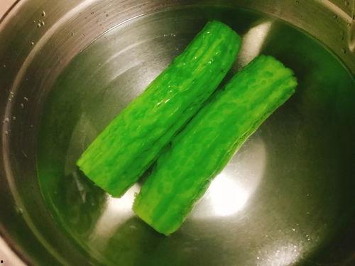 小时候吃凉瓜视频大全,那些年我们一起吃凉瓜的欢乐时光