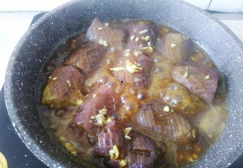 河南人吃生茄瓜视频播放,视频播放引发热议！