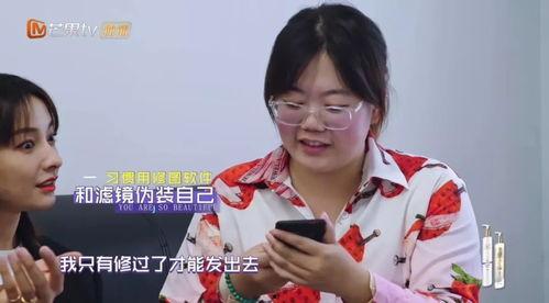 当代女孩吃瓜视频,揭秘网络视频中的娱乐现象