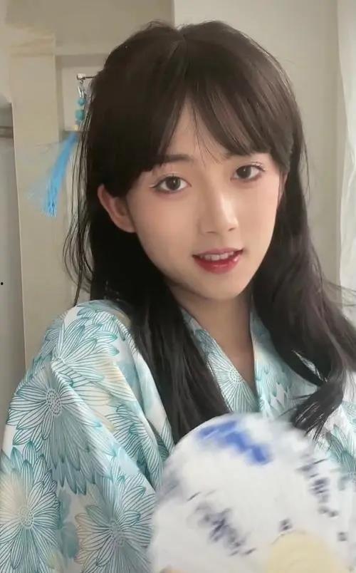 男扮女博主吃瓜视频大全,揭秘网络红人的另类魅力